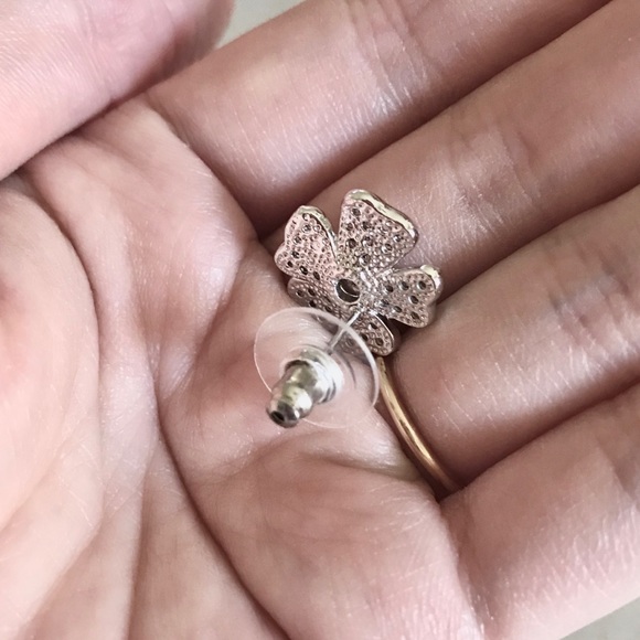 NEW Crystal Flower stud earrings! - Picture 3 of 3
